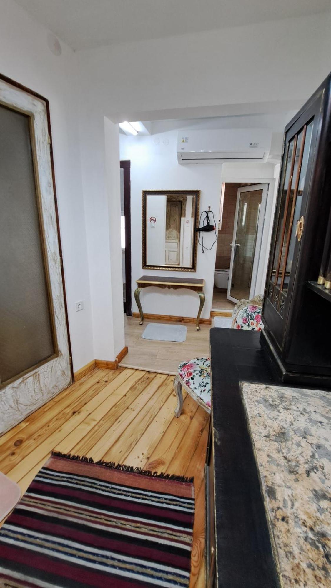 Modern & Old Apartment Sofia Ngoại thất bức ảnh
